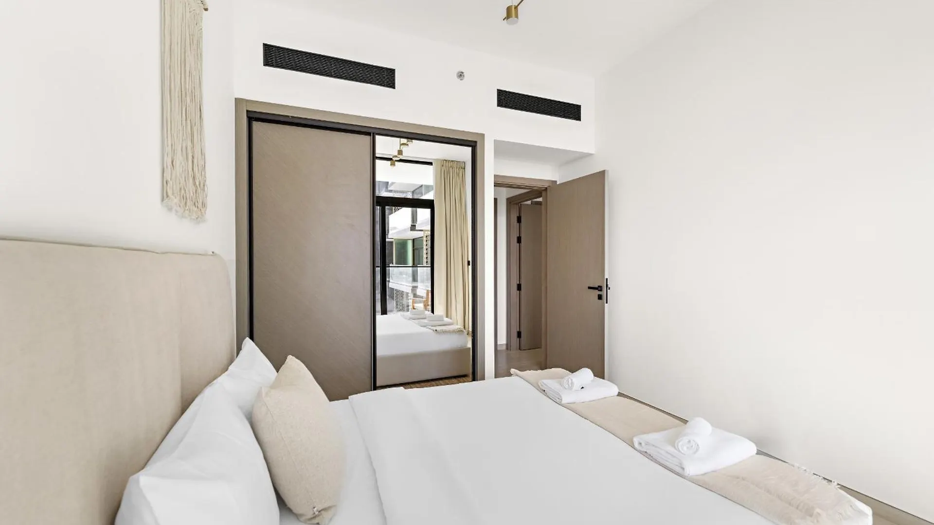 Vayk - Modern 2 Bd Apartment Dubai
