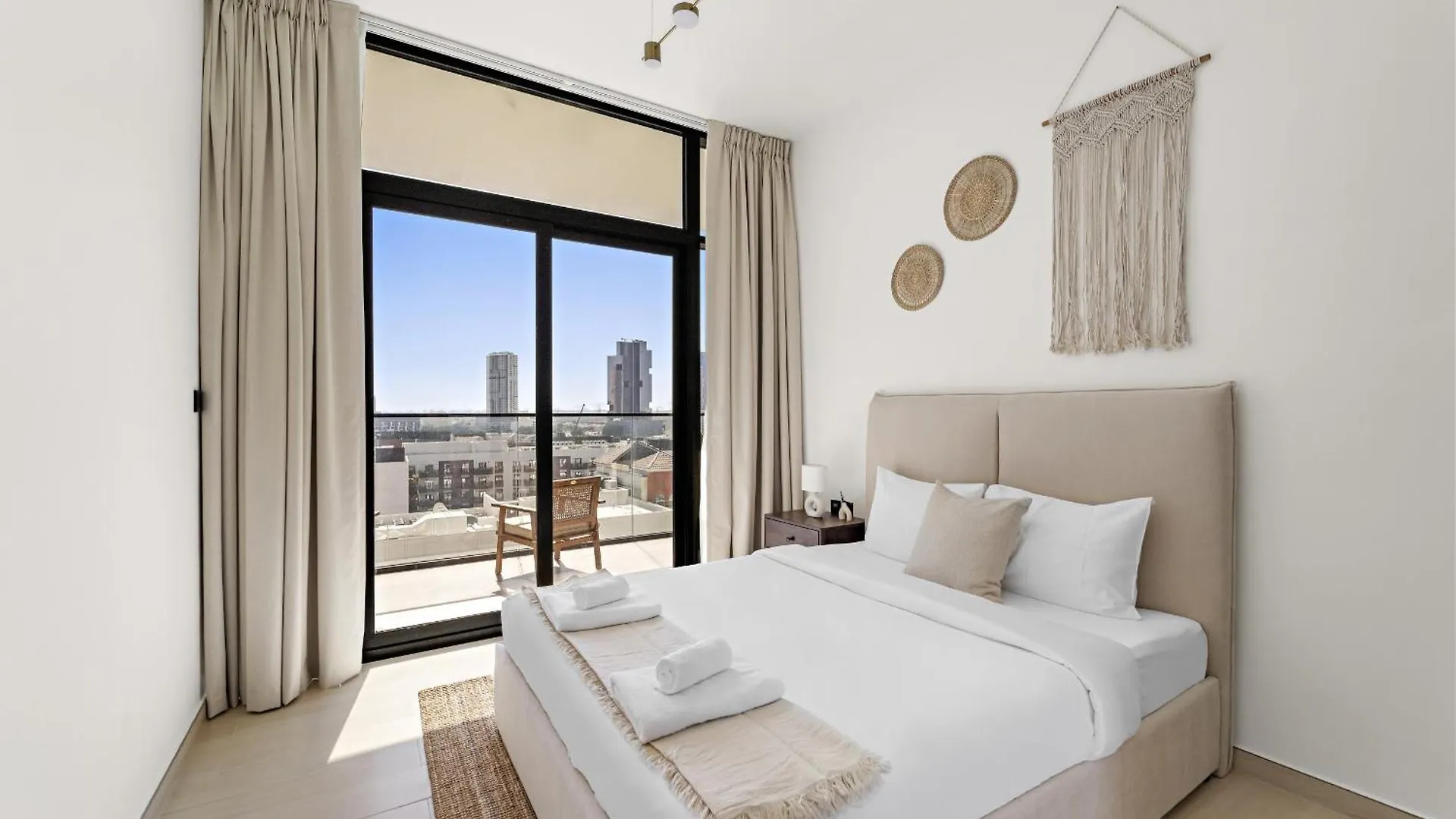 Vayk - Modern 2 Bd Apartment Dubai