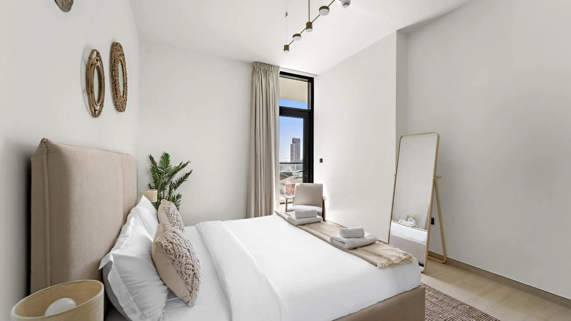 Vayk - Modern 2 Bd Apartment Dubai