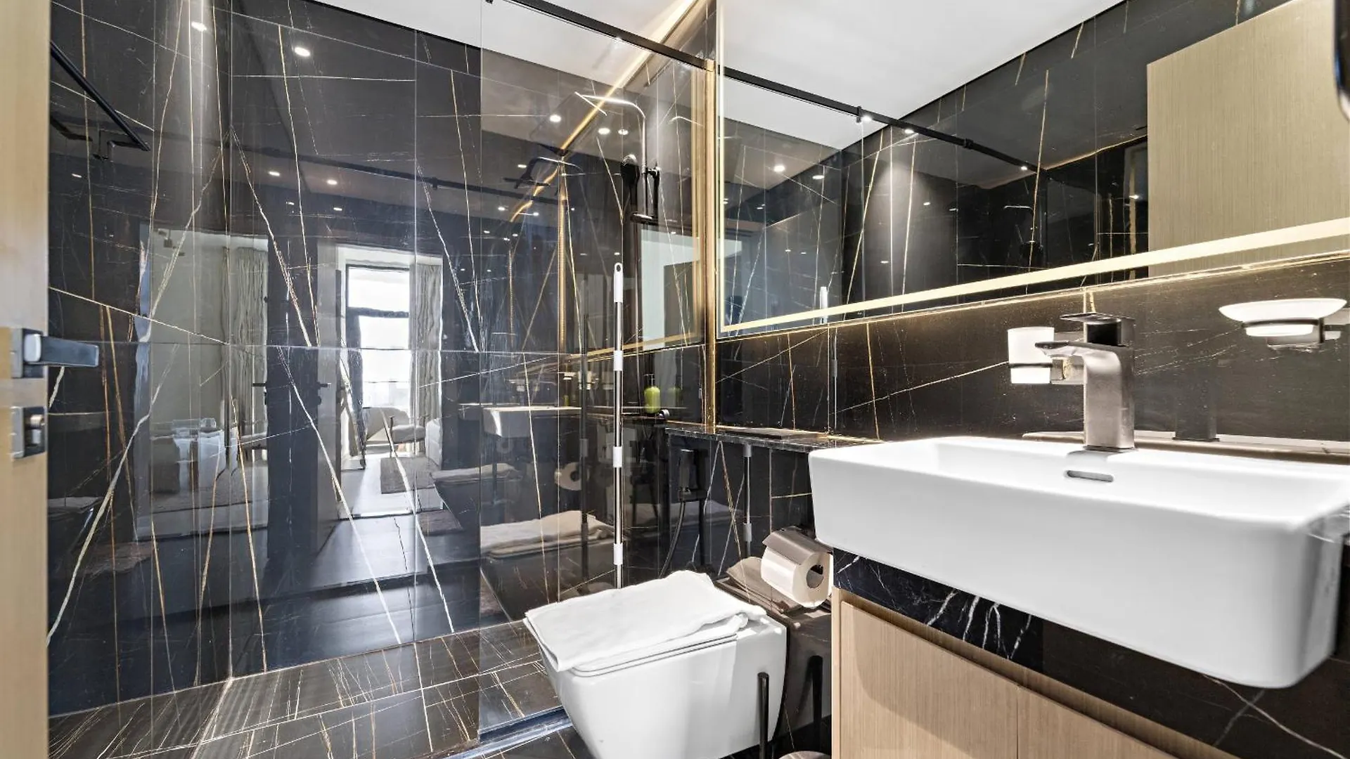 Vayk - Modern 2 Bd Apartment Dubai