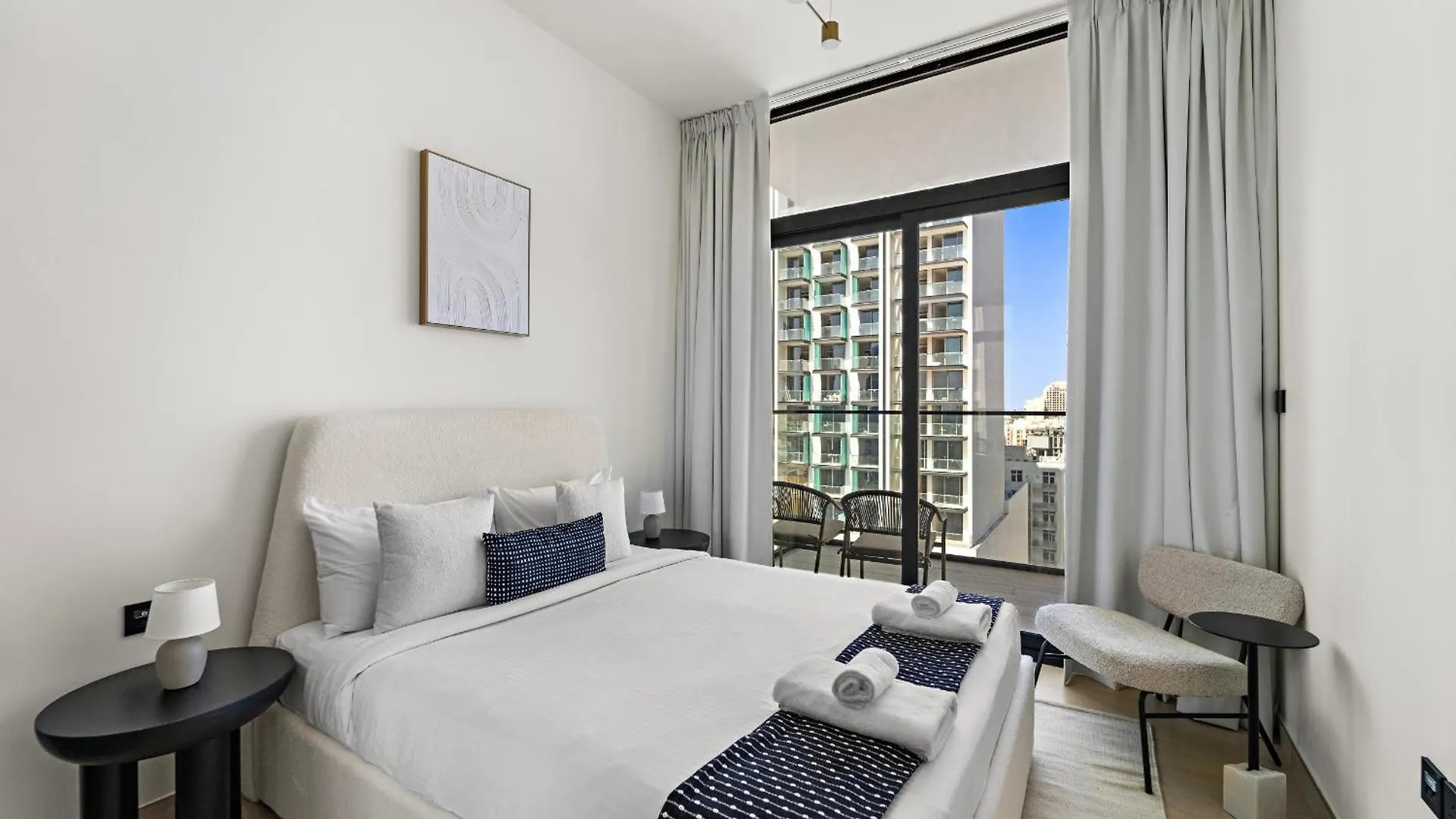 Vayk - Modern 2 Bd Apartment Dubai