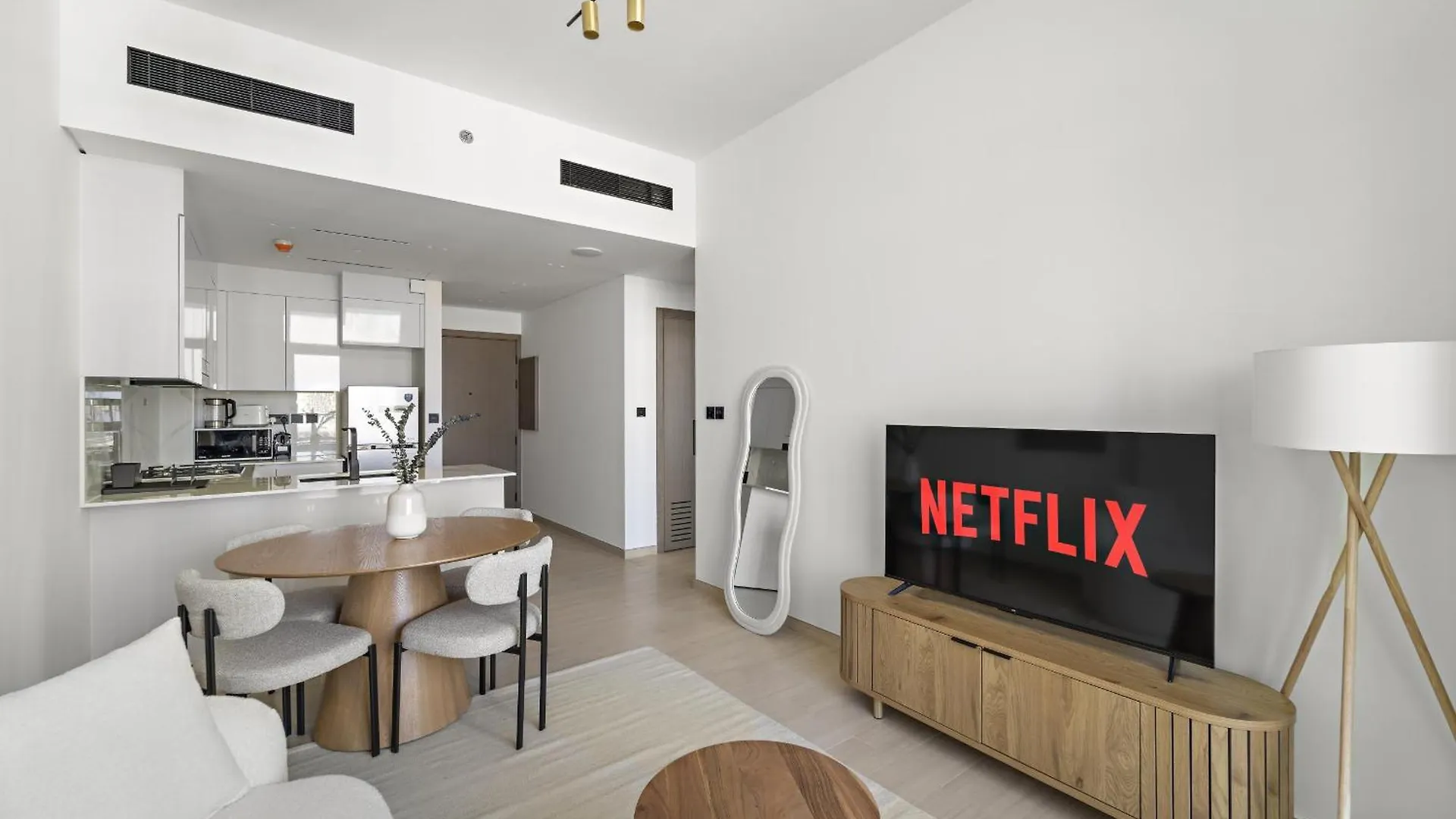 Vayk - Modern 2 Bd Apartment Dubai